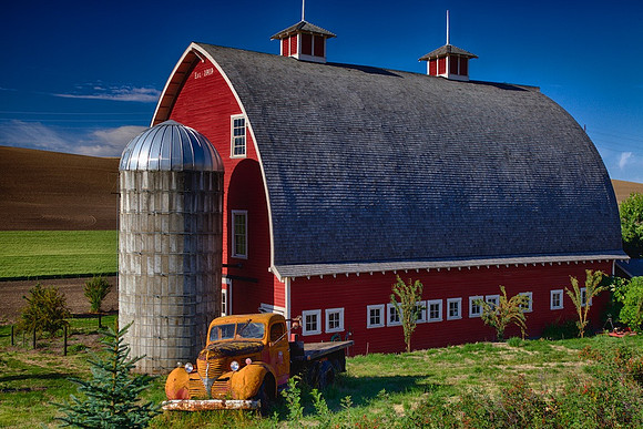 Palouse Old Truck &Red Barn #1 _5511_HDR