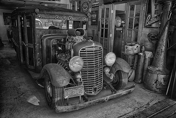 Silver Plume Garage Diamond T B-W 2016 _3419